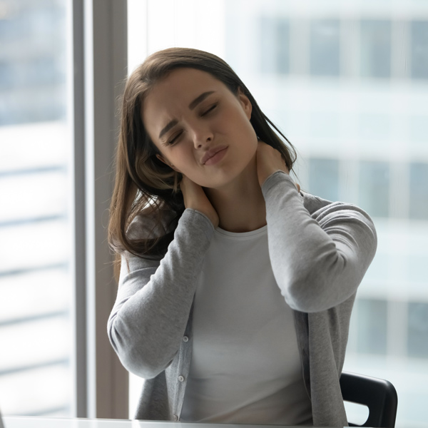 woman experiencing neck pain